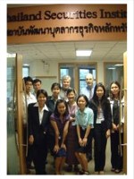 2 DevPar consultants stand with 9 representatives of the Thailand Securities Institute
